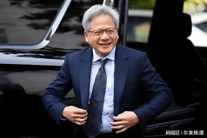 英伟达黄仁勋：中国AI“并不落后”！华为是最大变量？(图1)